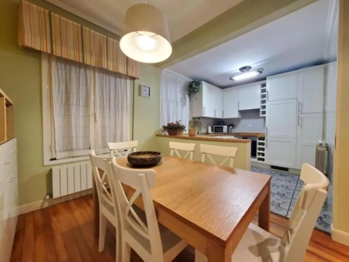 Apartamento De Dos Habitaciones En Bilbao 0*,
